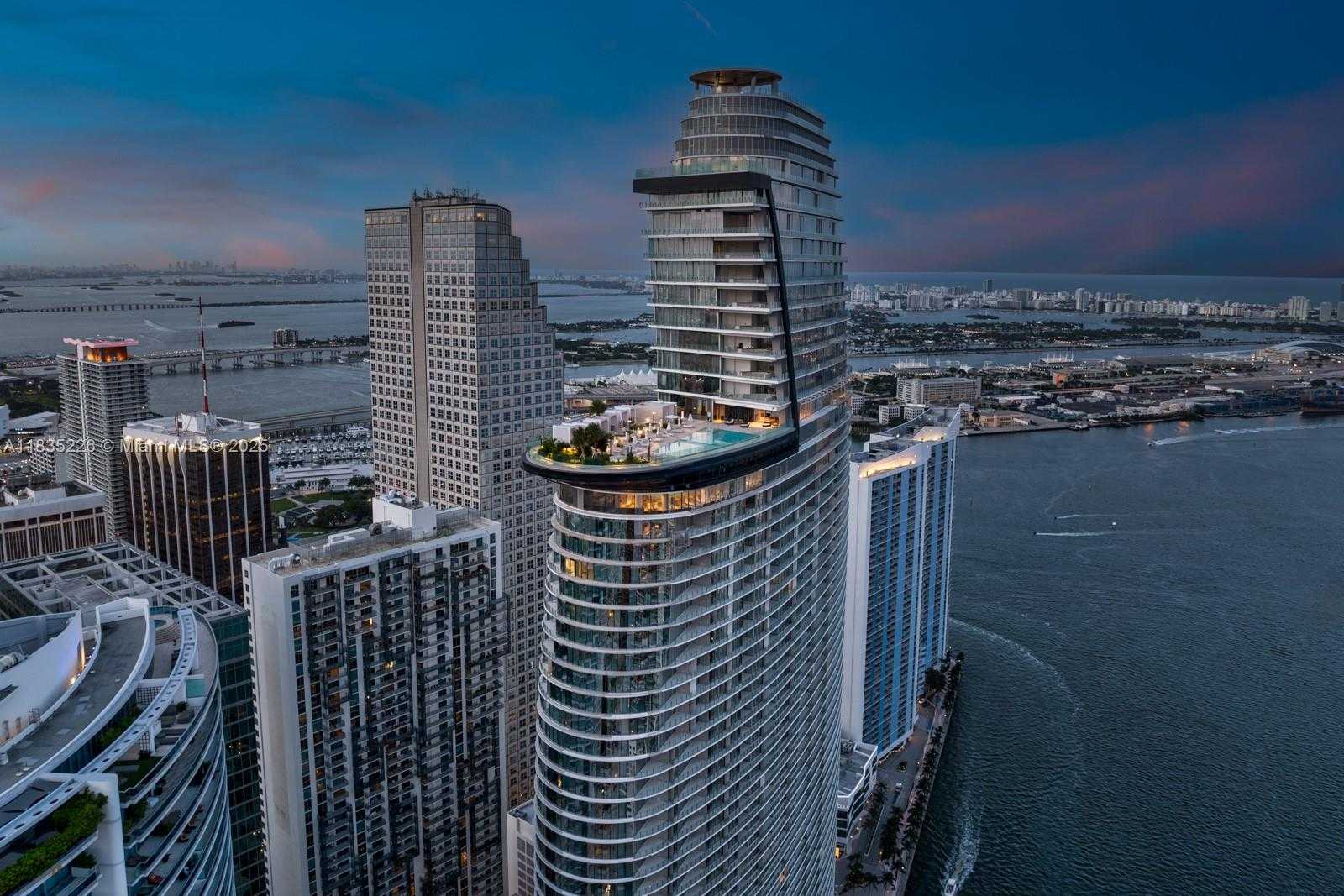 Small Image of 300 BISCAYNE BLVD WAY #3302, Miami Number 49