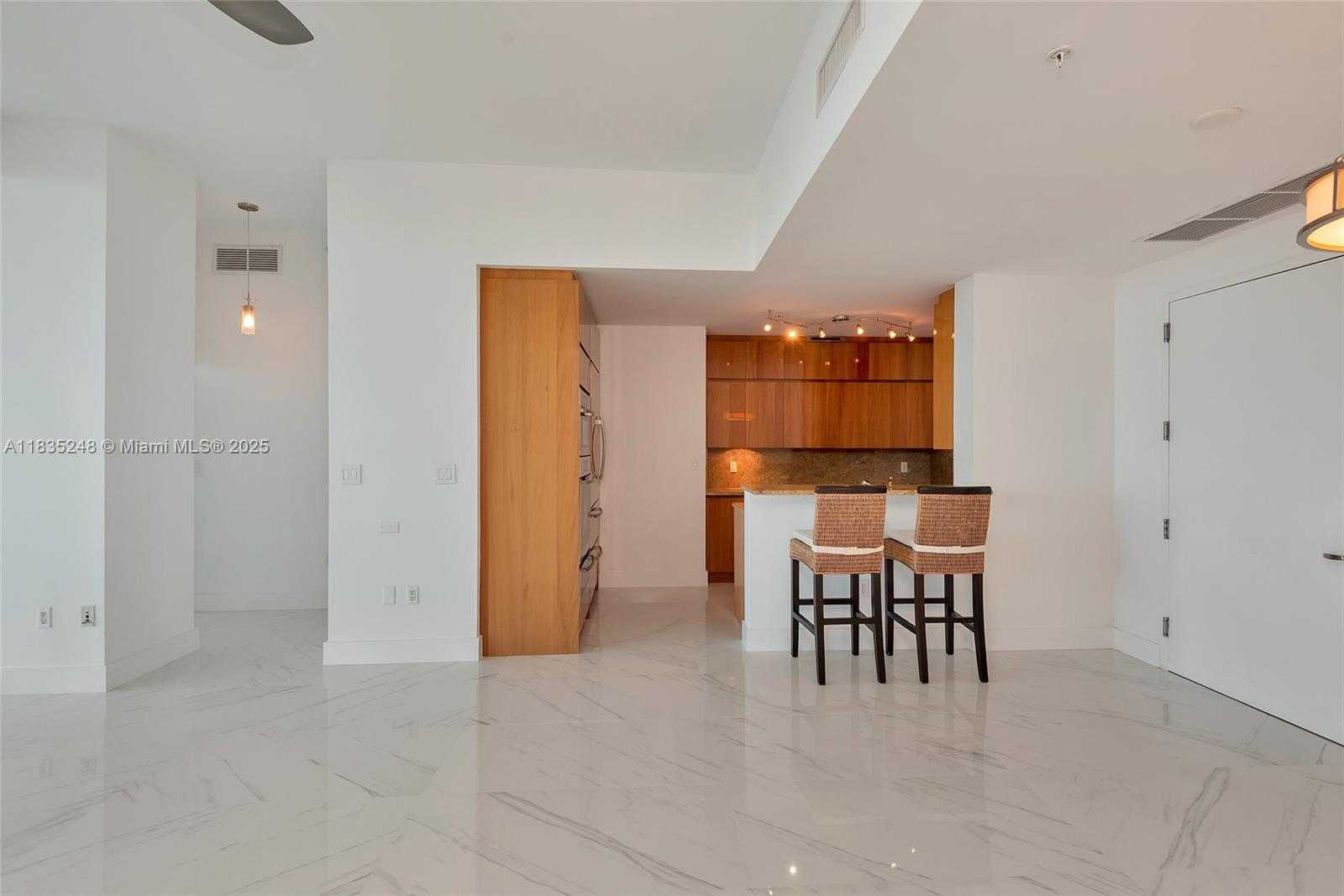 Small Image of 50 SOUTH POINTE DR #2007, Miami Beach Number 15