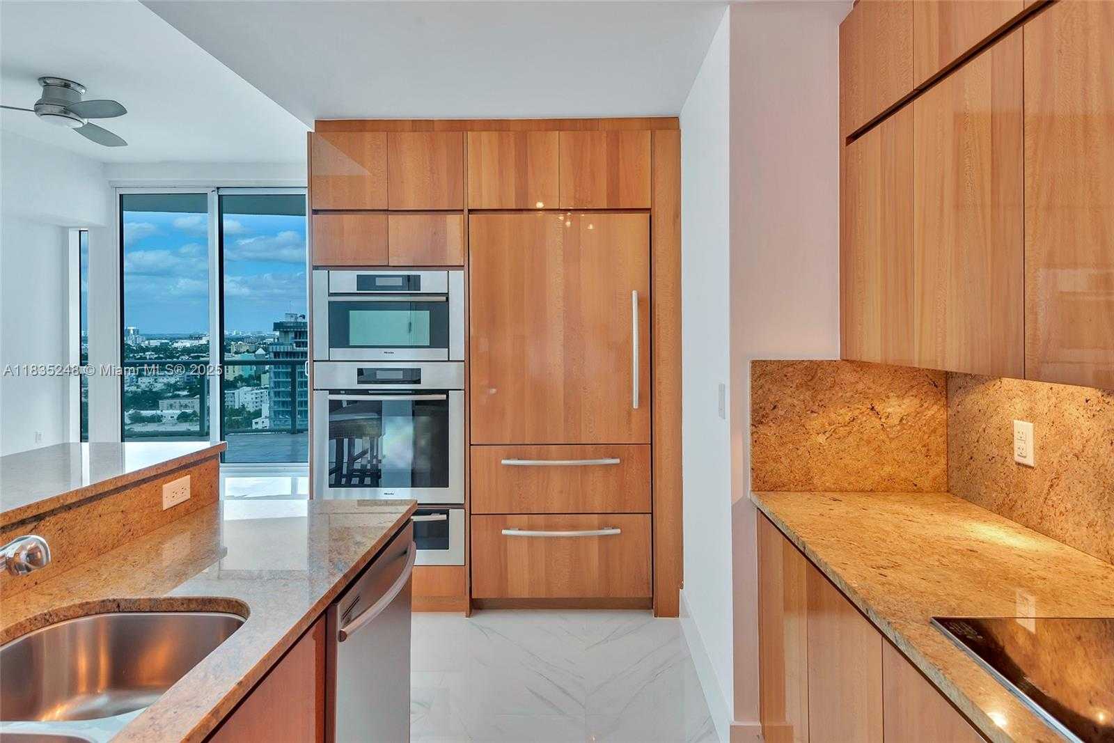 Small Image of 50 SOUTH POINTE DR #2007, Miami Beach Number 18