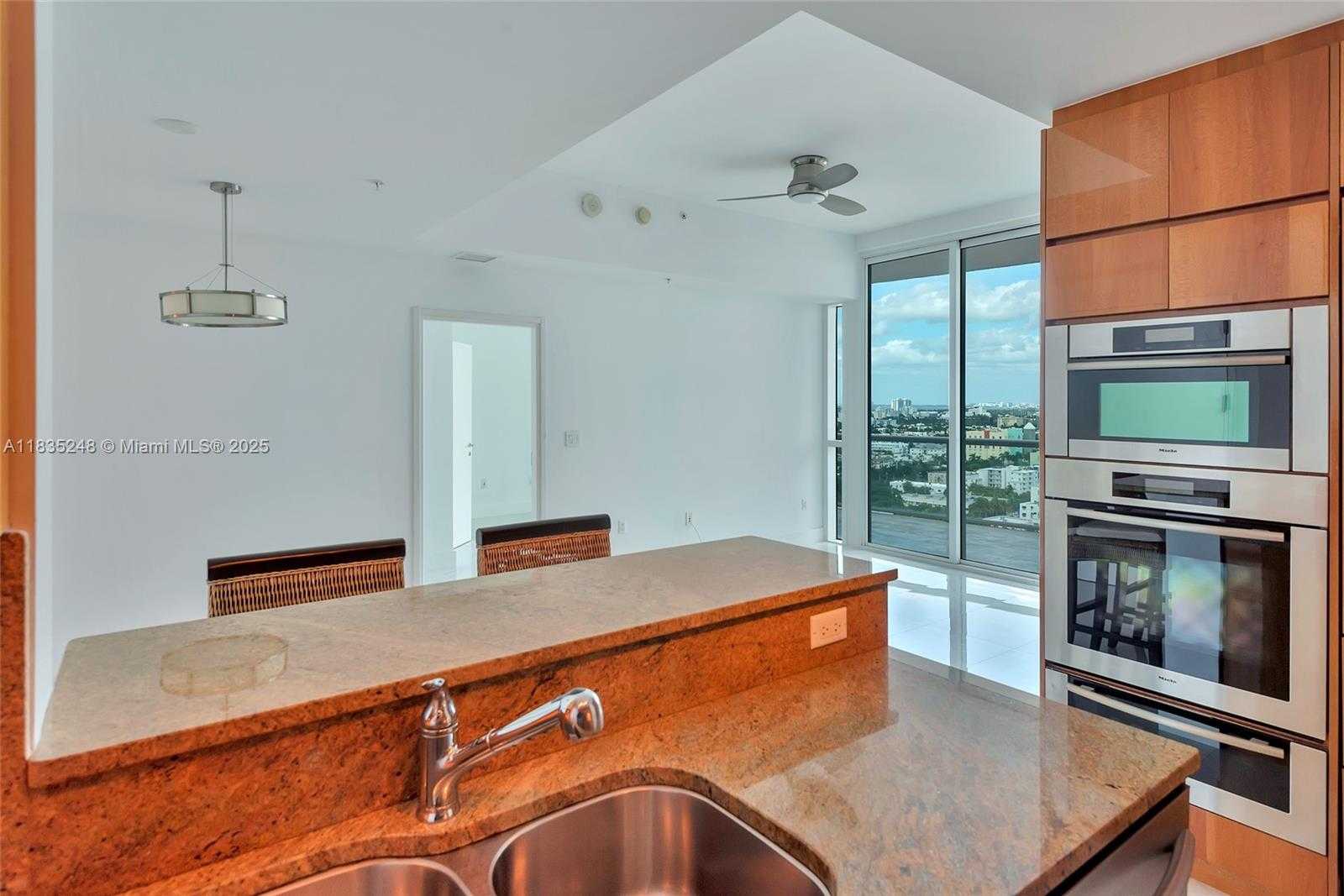 Small Image of 50 SOUTH POINTE DR #2007, Miami Beach Number 19