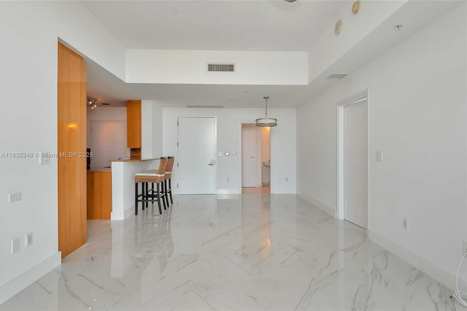 Small Image of 50 SOUTH POINTE DR #2007, Miami Beach Number 20