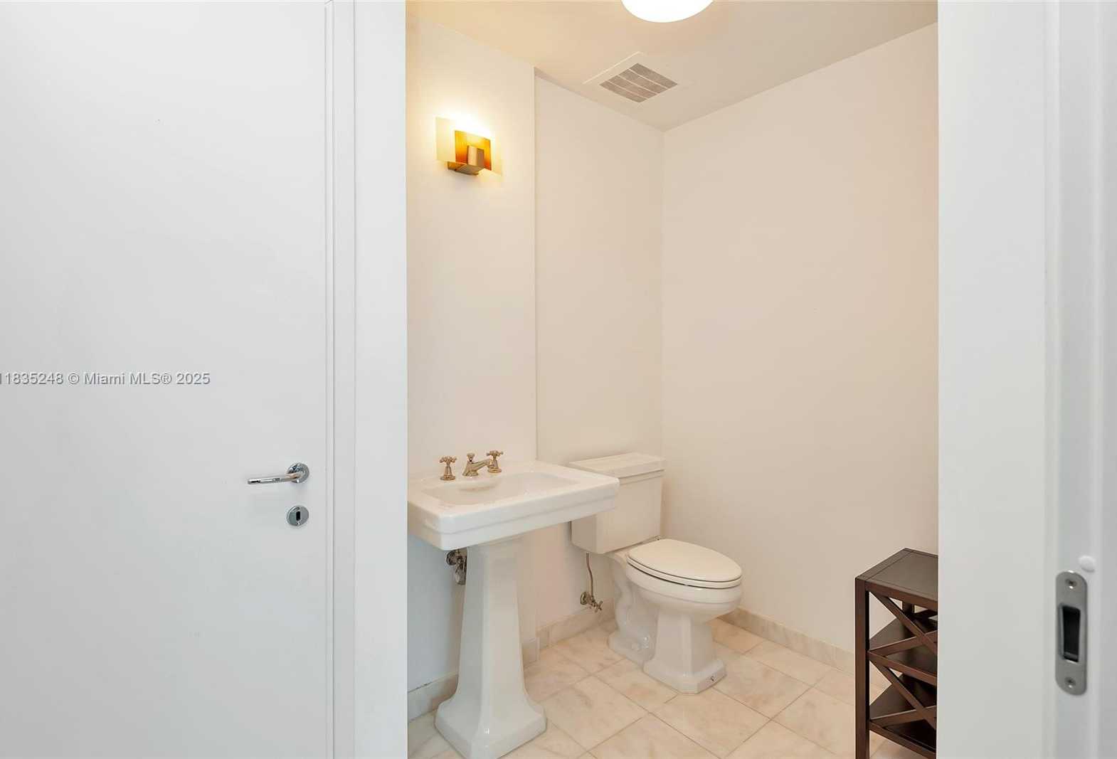 Small Image of 50 SOUTH POINTE DR #2007, Miami Beach Number 23