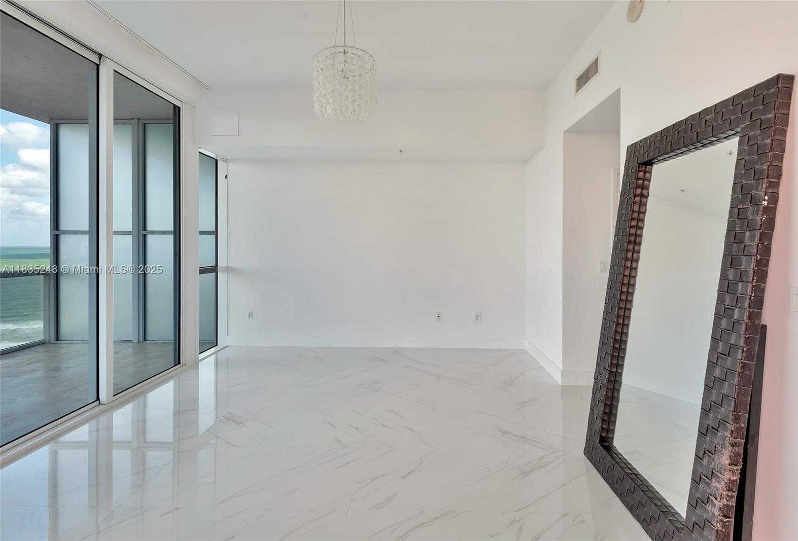 Small Image of 50 SOUTH POINTE DR #2007, Miami Beach Number 26