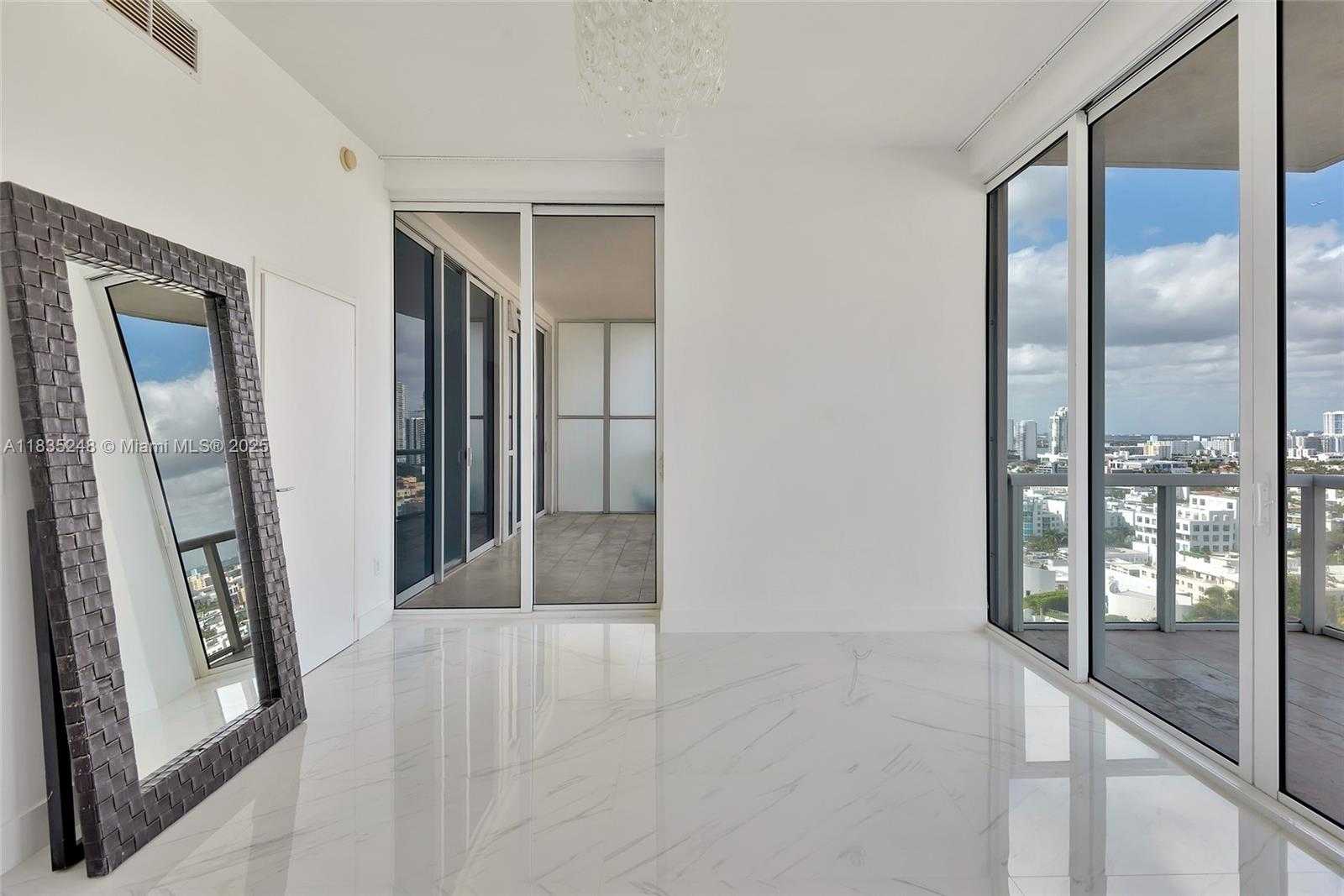 Small Image of 50 SOUTH POINTE DR #2007, Miami Beach Number 29