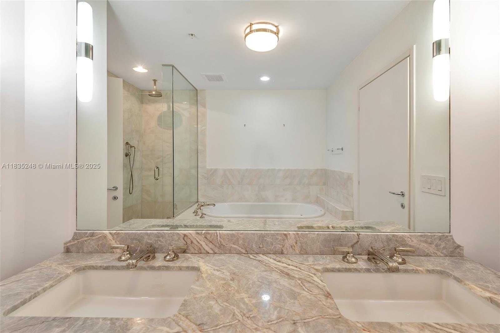 Small Image of 50 SOUTH POINTE DR #2007, Miami Beach Number 34