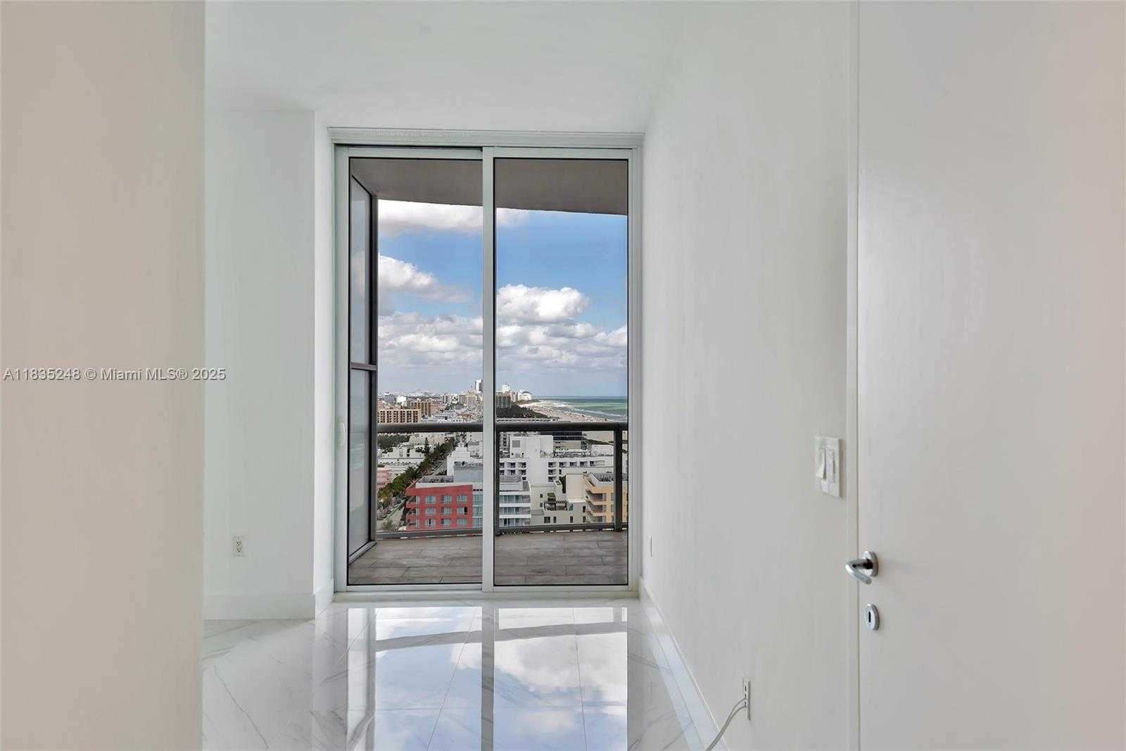Small Image of 50 SOUTH POINTE DR #2007, Miami Beach Number 37