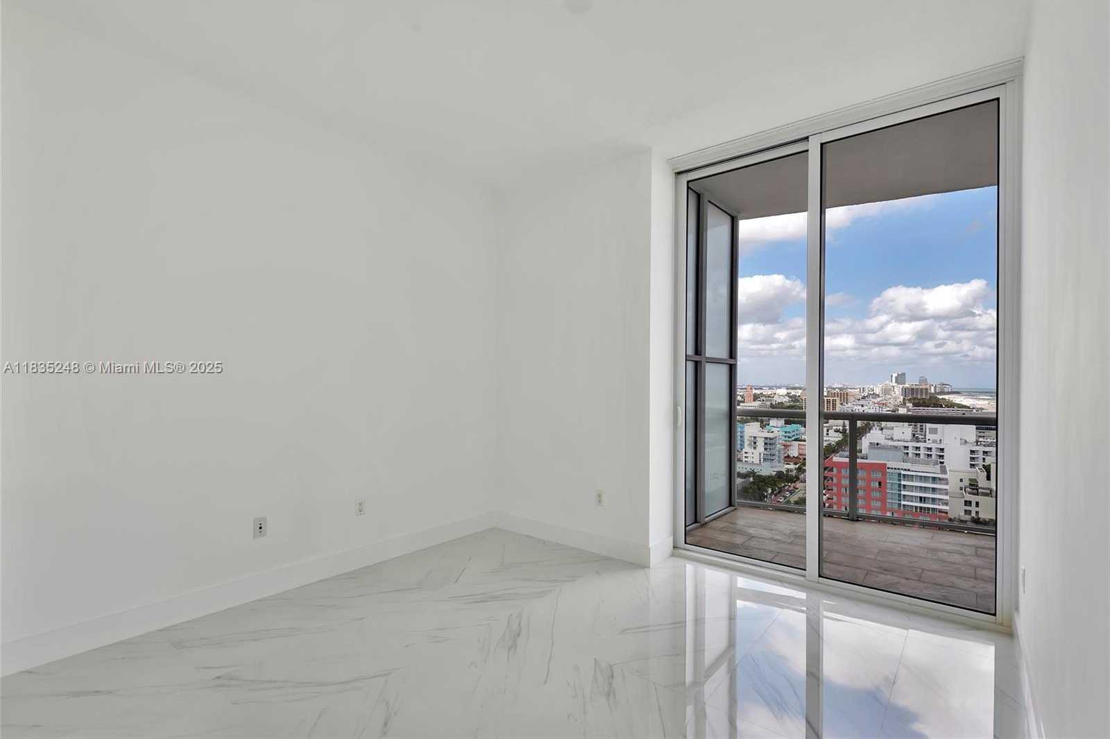 Small Image of 50 SOUTH POINTE DR #2007, Miami Beach Number 38