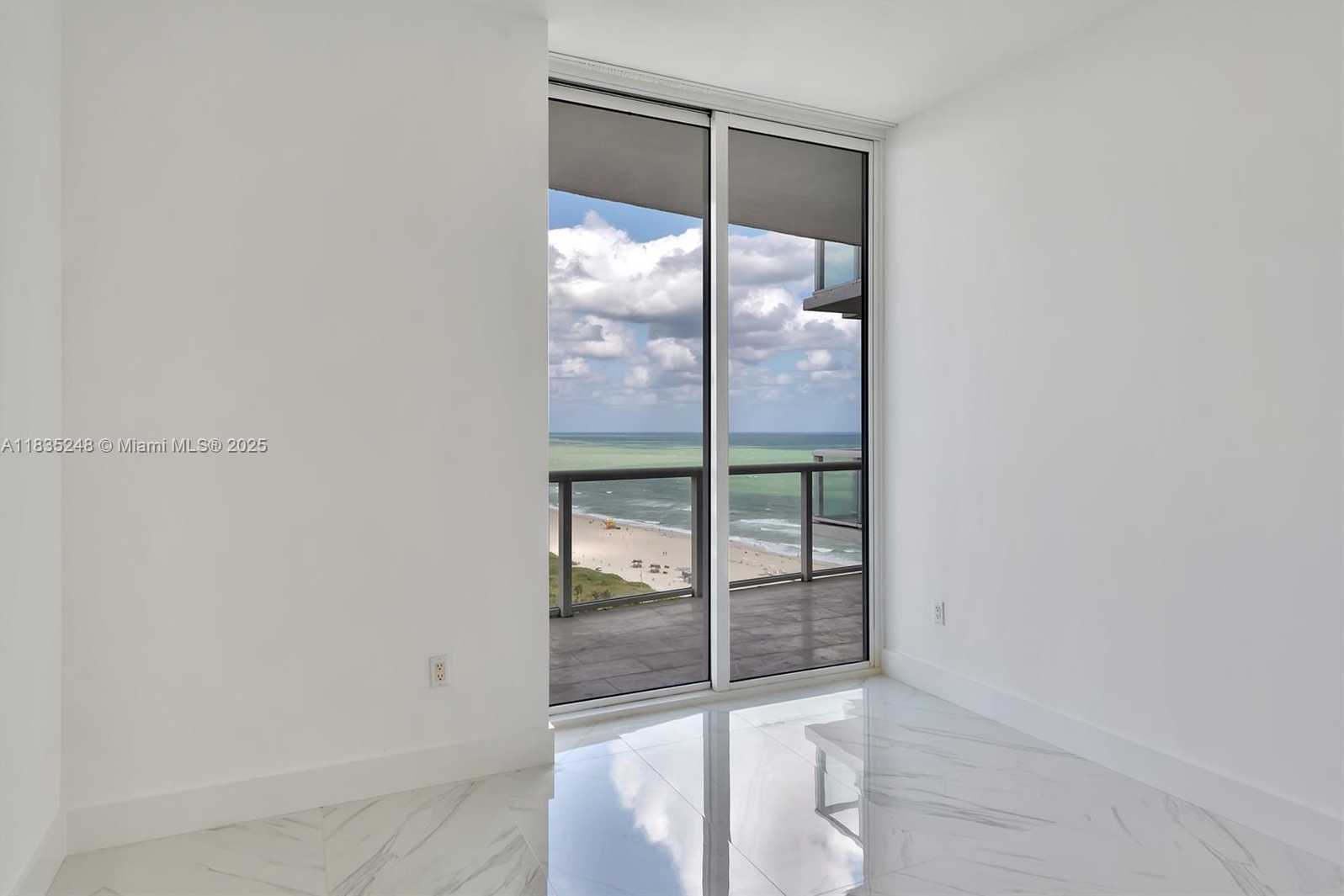 Small Image of 50 SOUTH POINTE DR #2007, Miami Beach Number 39