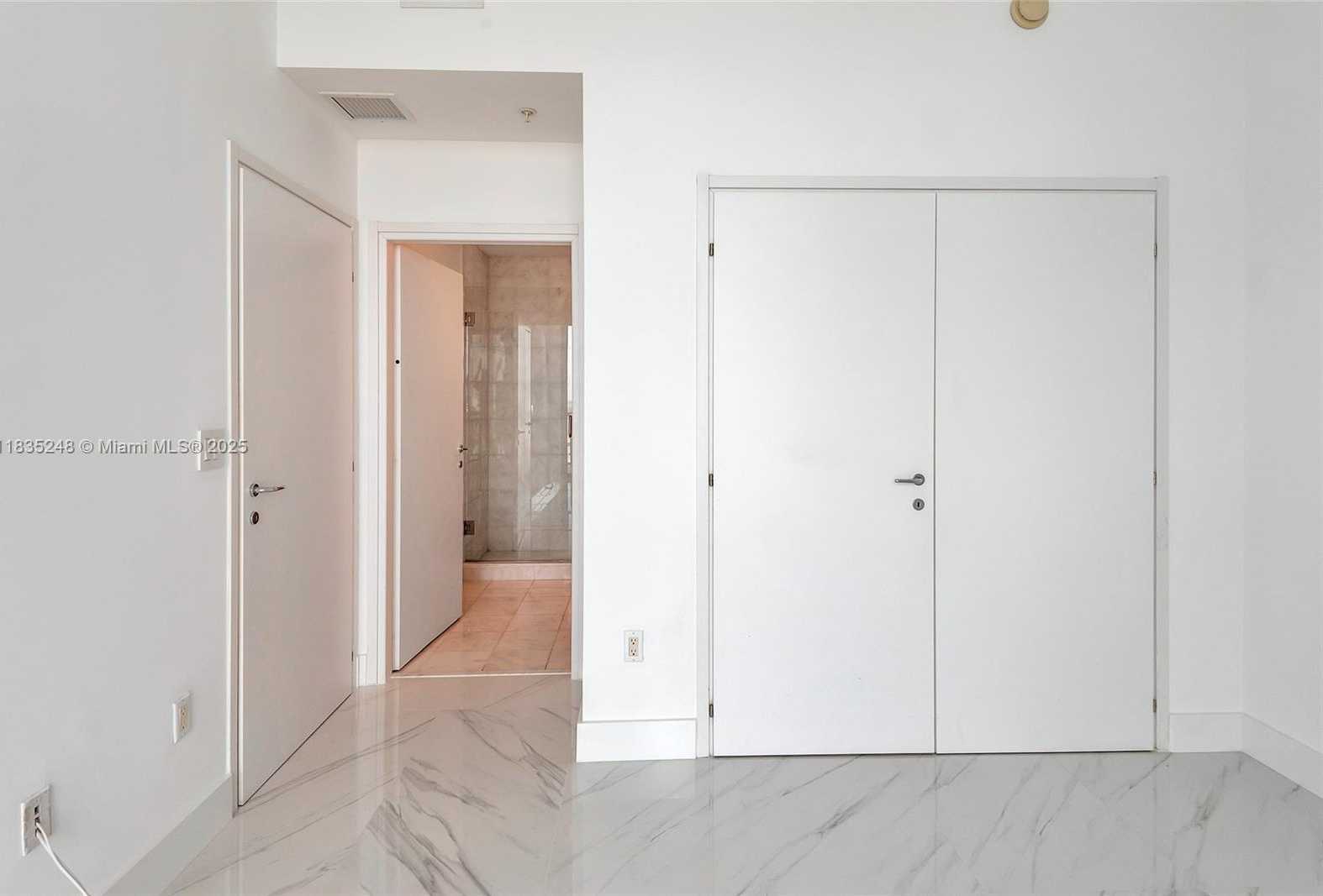 Small Image of 50 SOUTH POINTE DR #2007, Miami Beach Number 40