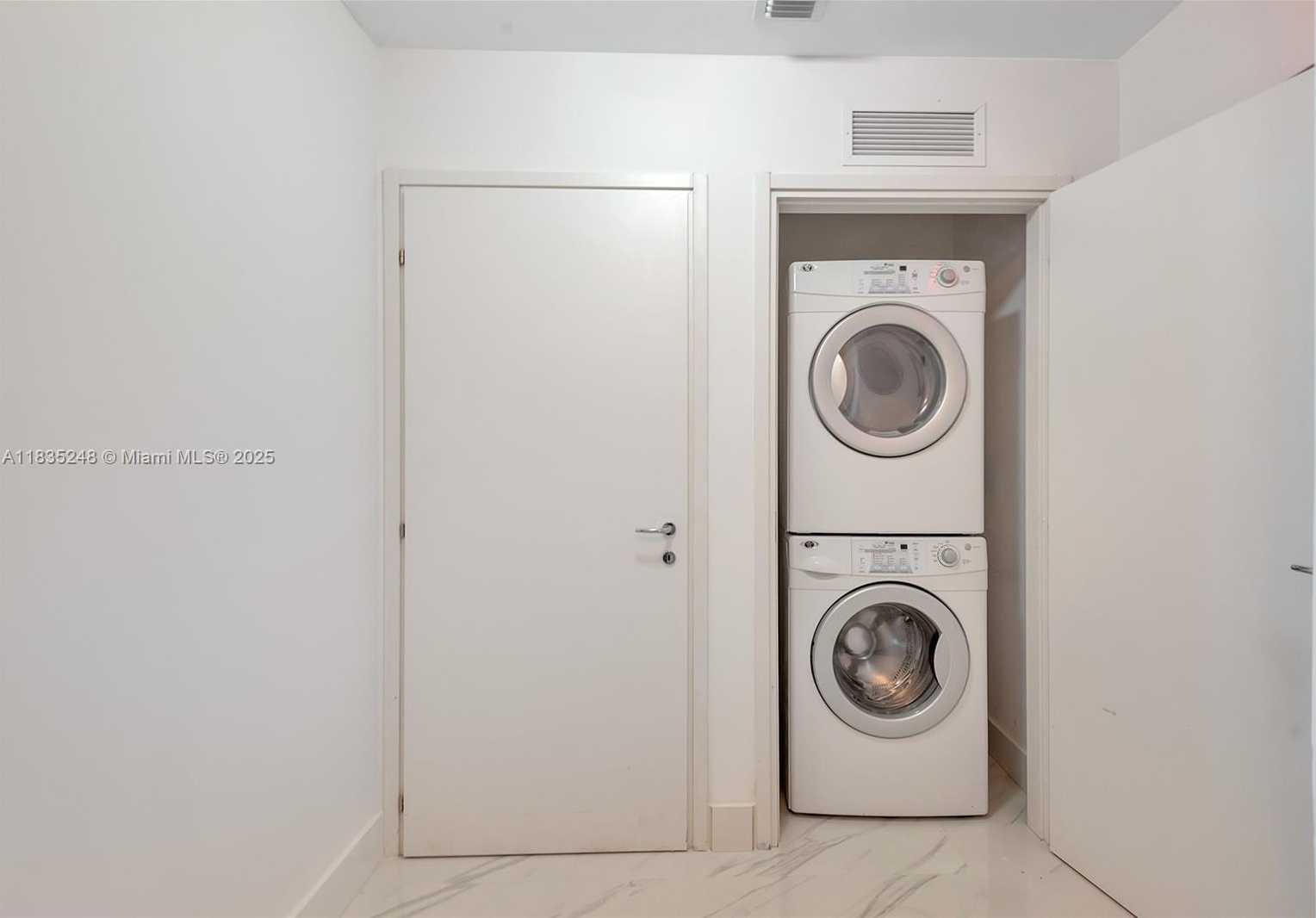 Small Image of 50 SOUTH POINTE DR #2007, Miami Beach Number 44