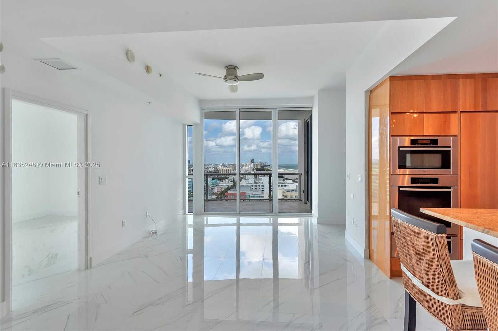 Small Image of 50 SOUTH POINTE DR #2007, Miami Beach Number 9