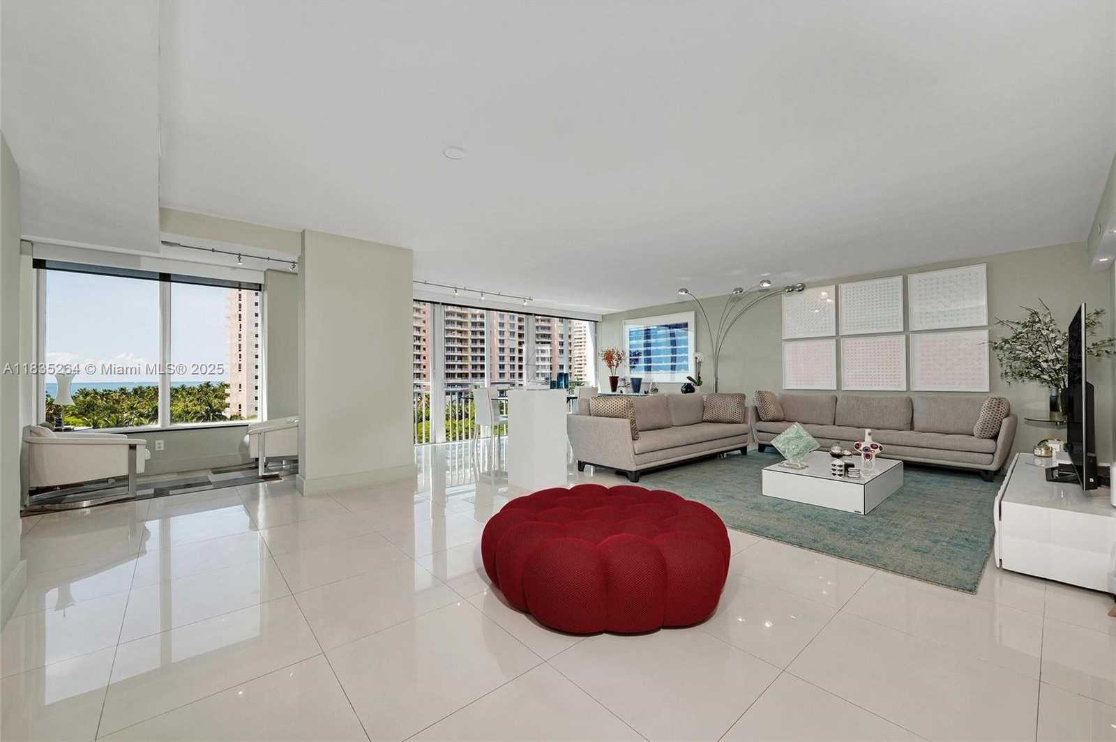 Small Image of 607 OCEAN DR #8K, Key Biscayne Number 3