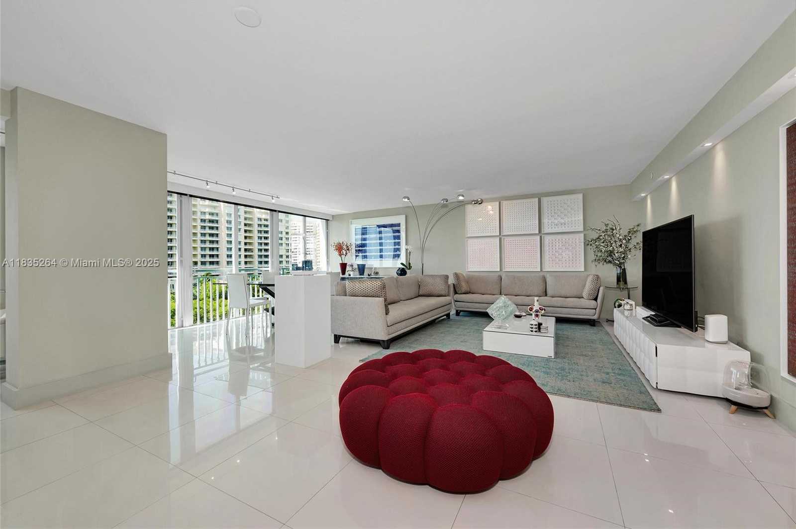 Small Image of 607 OCEAN DR #8K, Key Biscayne Number 5