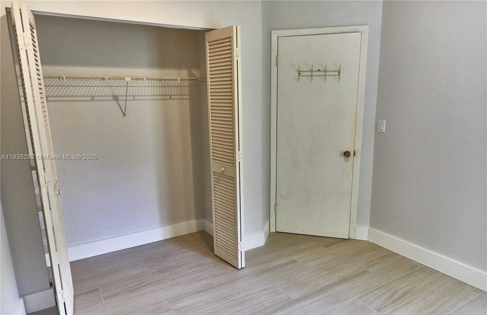 Small Image of 10042 SOUTH WEST 77TH CT, Miami Number 12