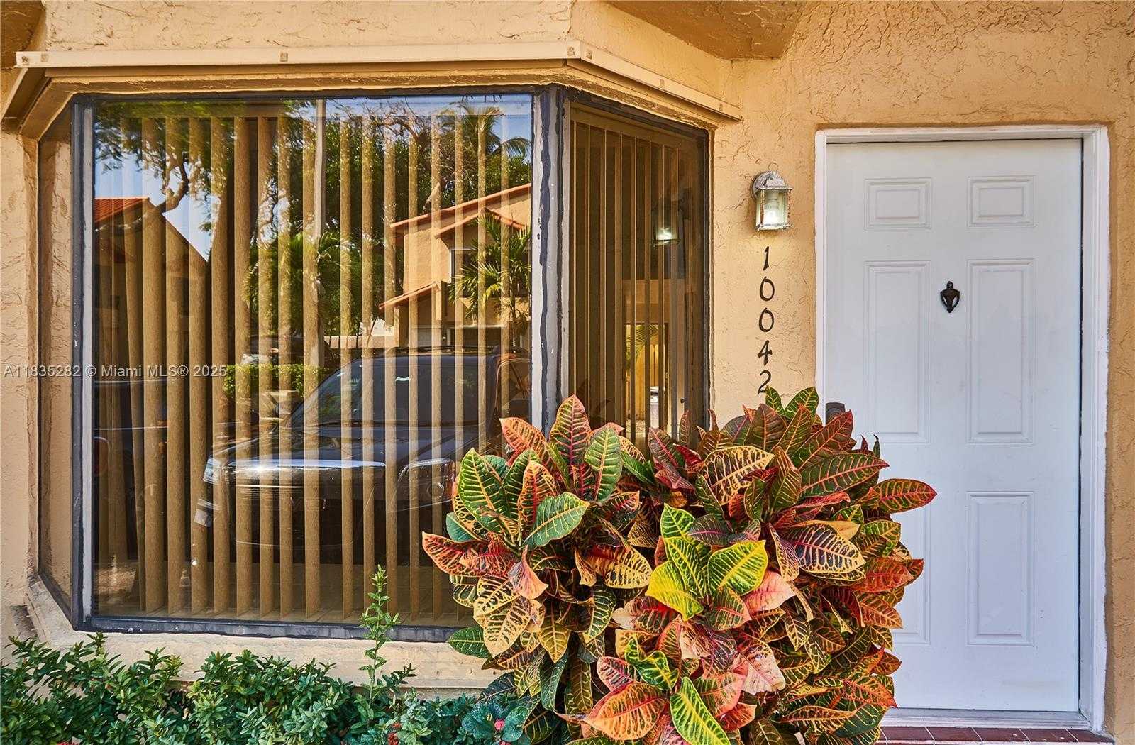 Small Image of 10042 SOUTH WEST 77TH CT, Miami Number 14