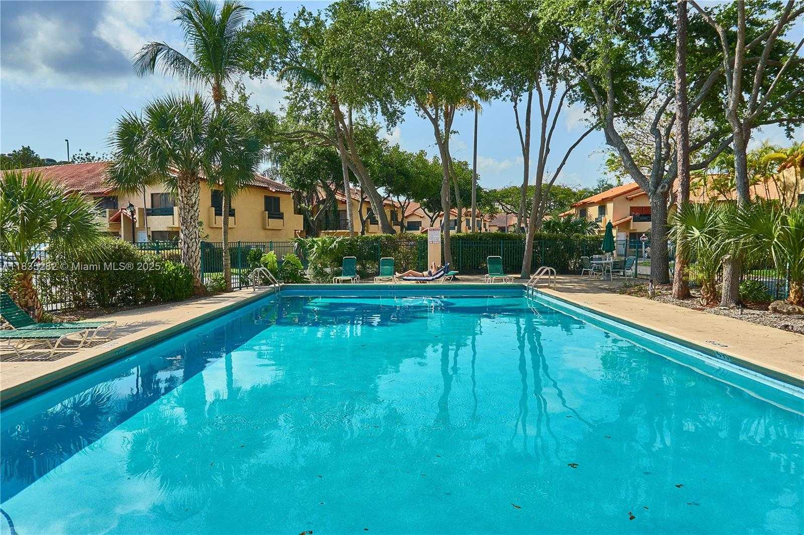 Small Image of 10042 SOUTH WEST 77TH CT, Miami Number 16