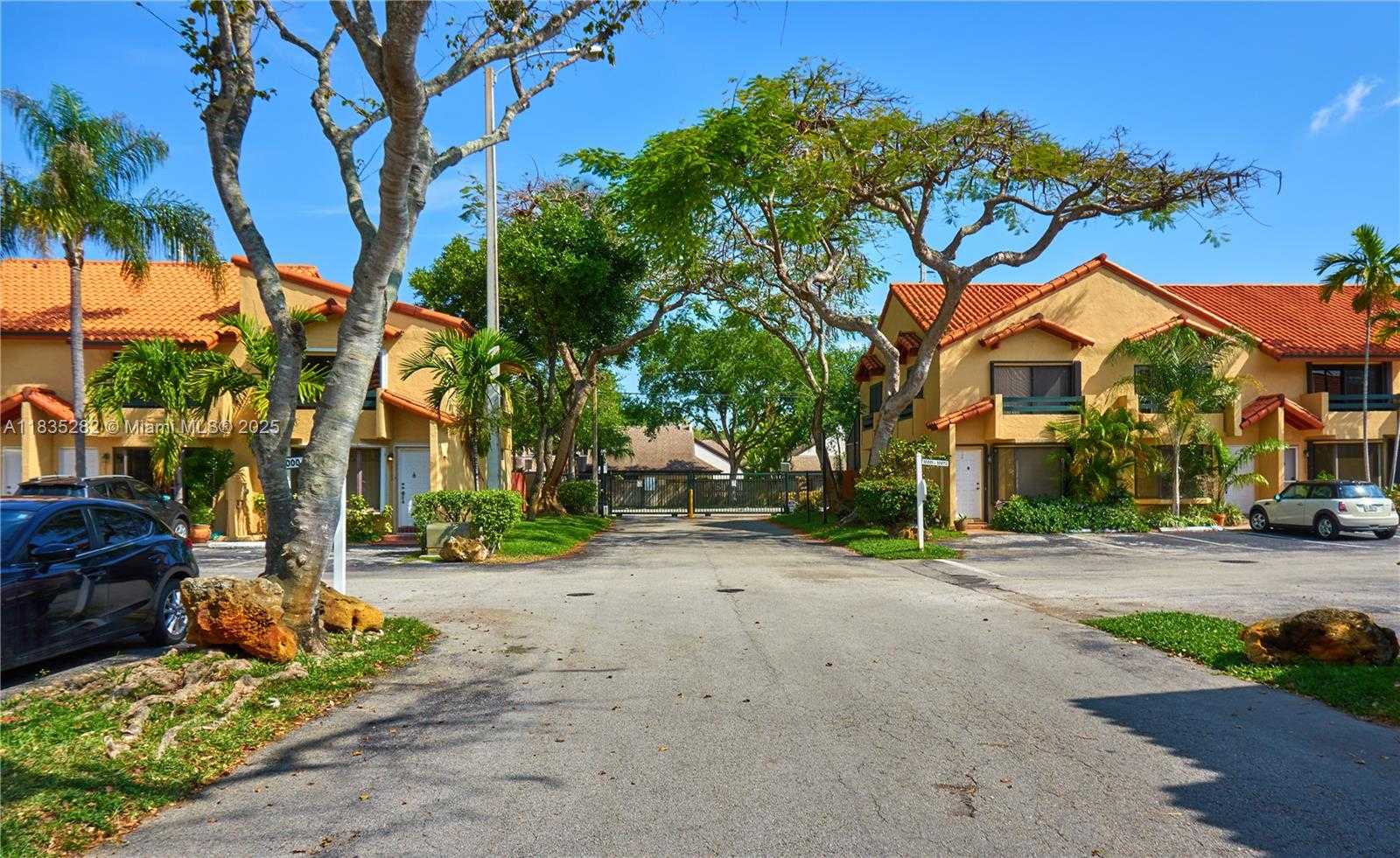 Small Image of 10042 SOUTH WEST 77TH CT, Miami Number 19