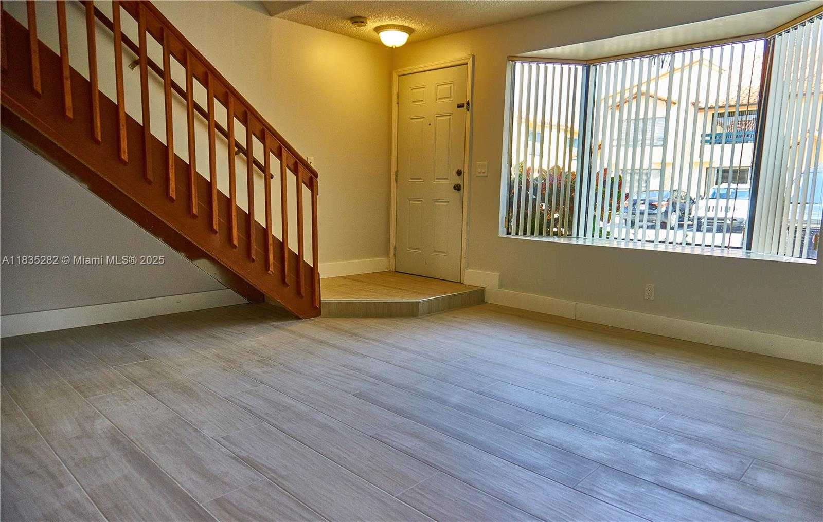 Small Image of 10042 SOUTH WEST 77TH CT, Miami Number 3