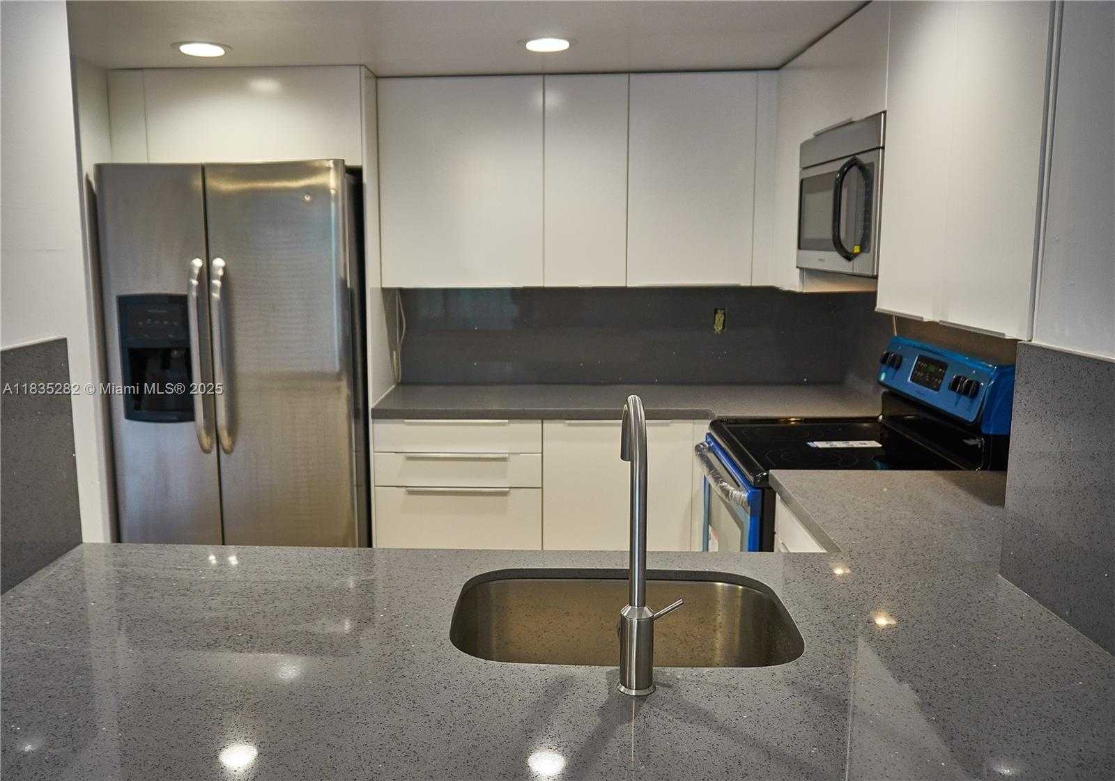 Small Image of 10042 SOUTH WEST 77TH CT, Miami Number 4