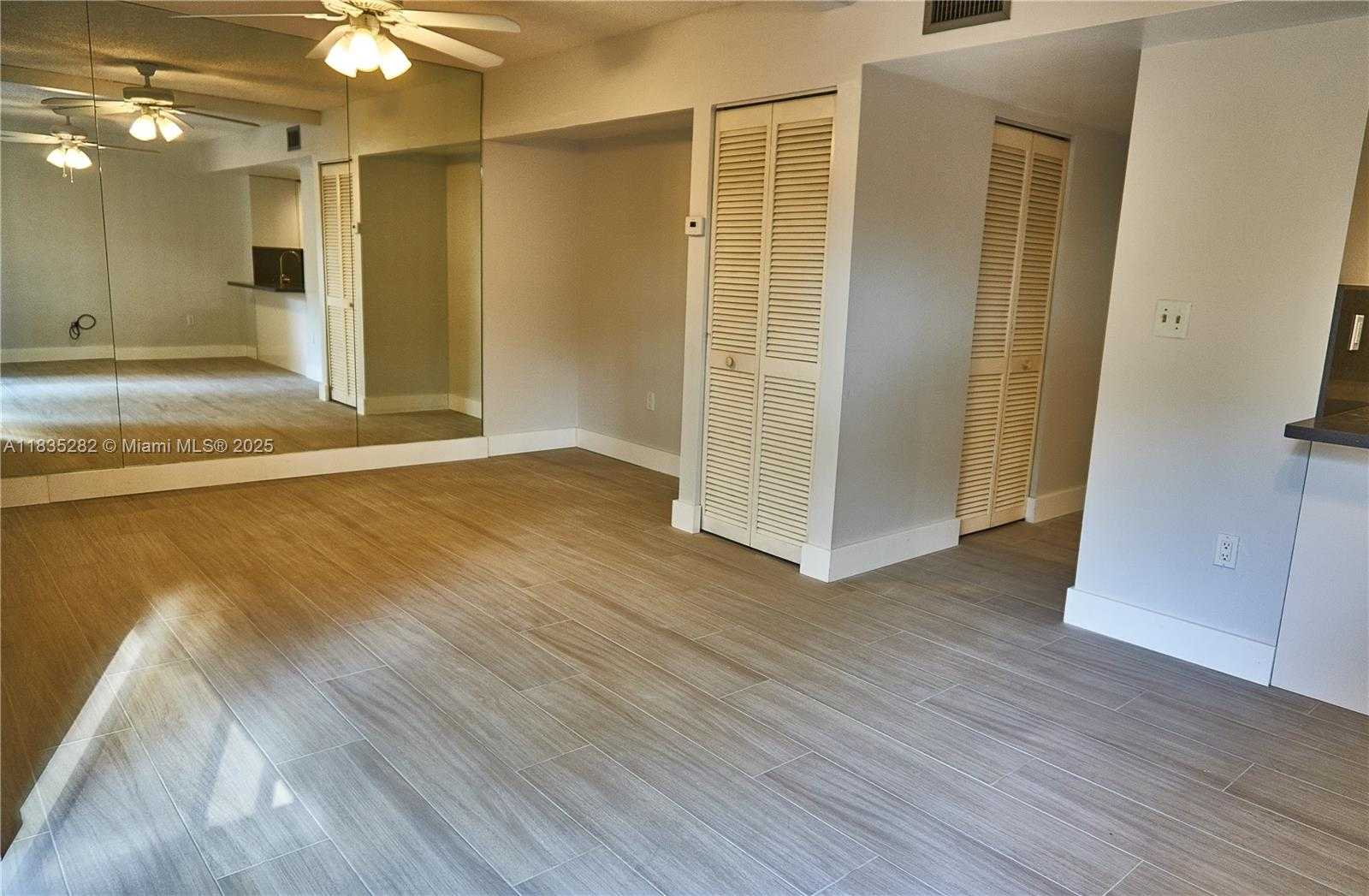 Small Image of 10042 SOUTH WEST 77TH CT, Miami Number 5