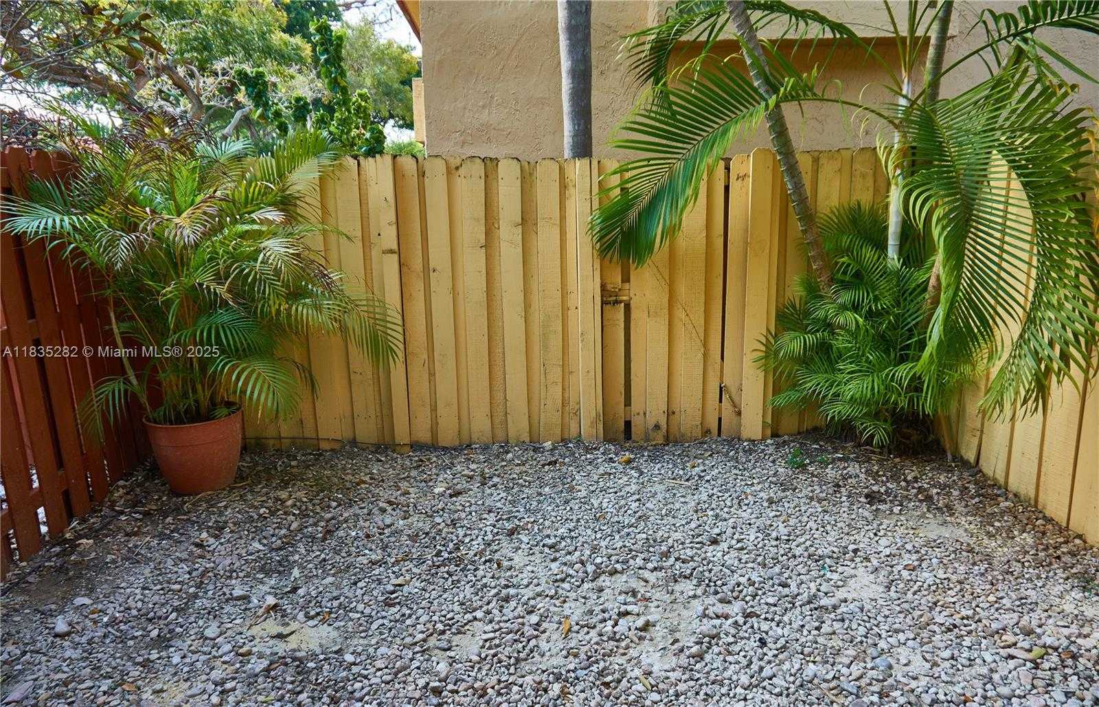 Small Image of 10042 SOUTH WEST 77TH CT, Miami Number 8