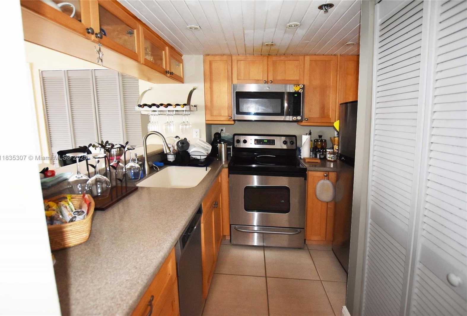 Small Image of 540 BRICKELL KEY DR #1414, Miami Number 8