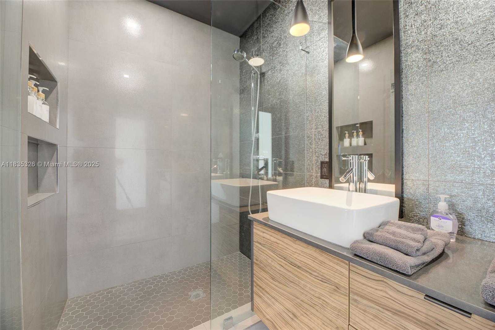 Small Image of 2117 NORTH EAST 62ND ST, Fort Lauderdale Number 27