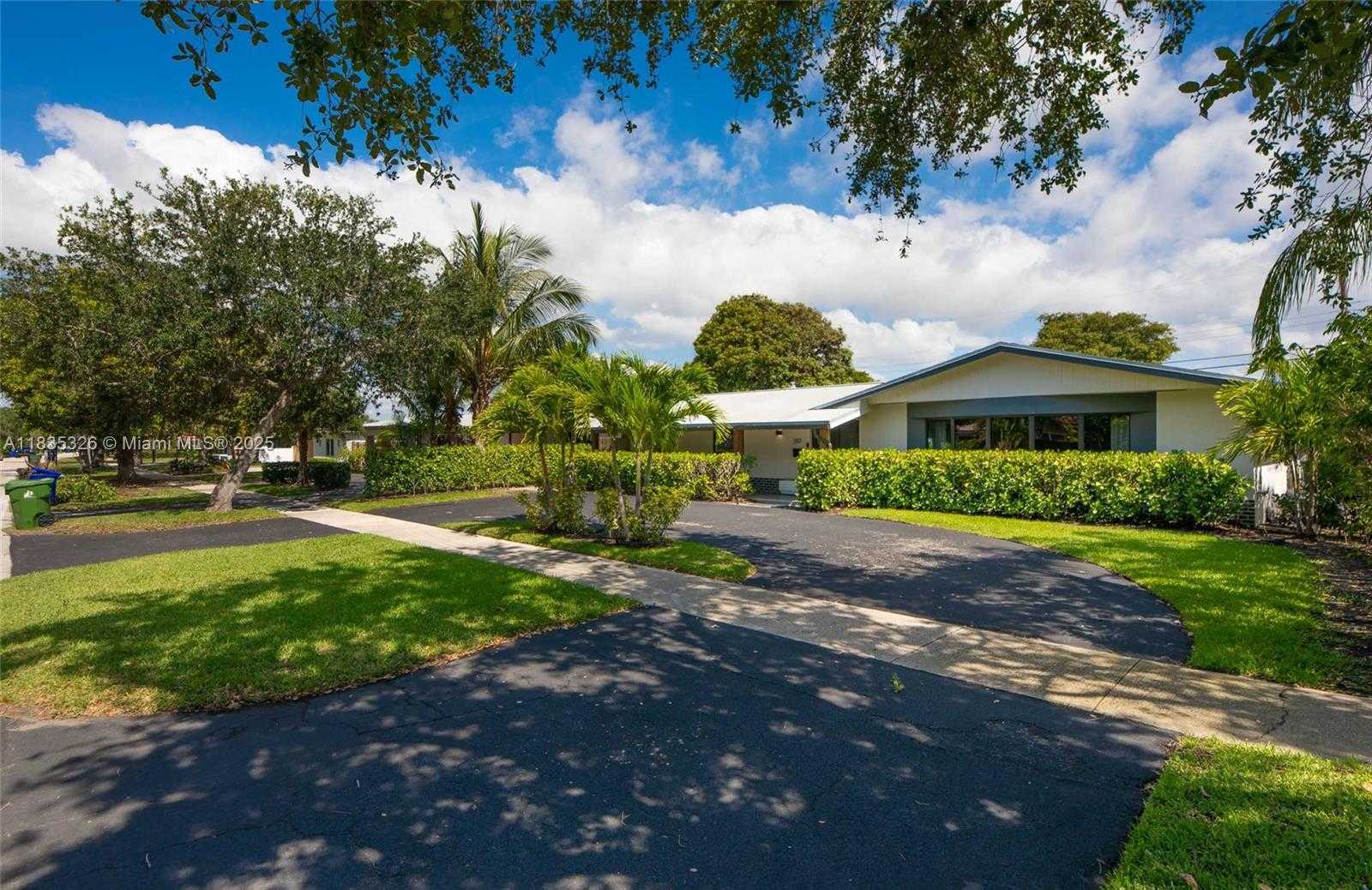 Small Image of 2117 NORTH EAST 62ND ST, Fort Lauderdale Number 46