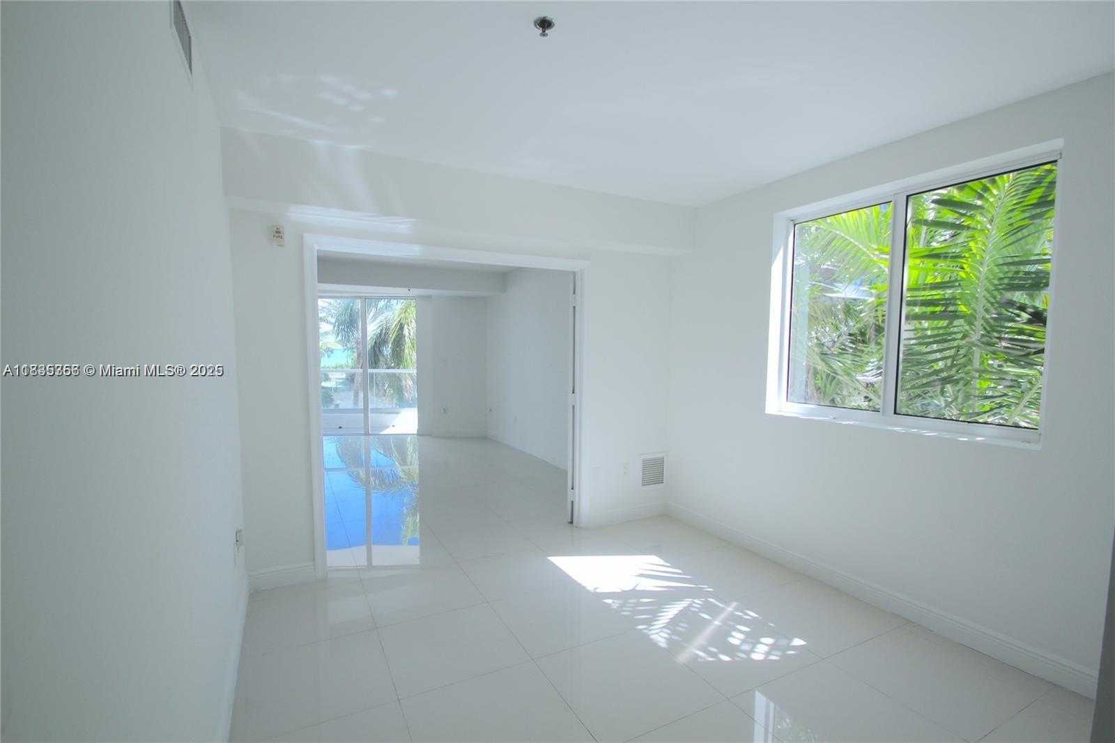 Small Image of 6362 COLLINS AVE #301, Miami Beach Number 16