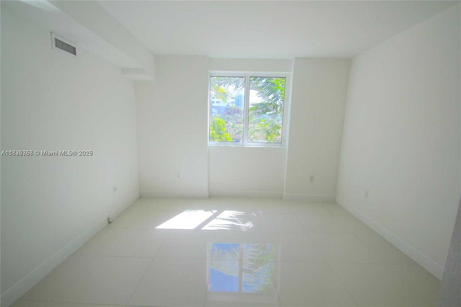 Small Image of 6362 COLLINS AVE #301, Miami Beach Number 17