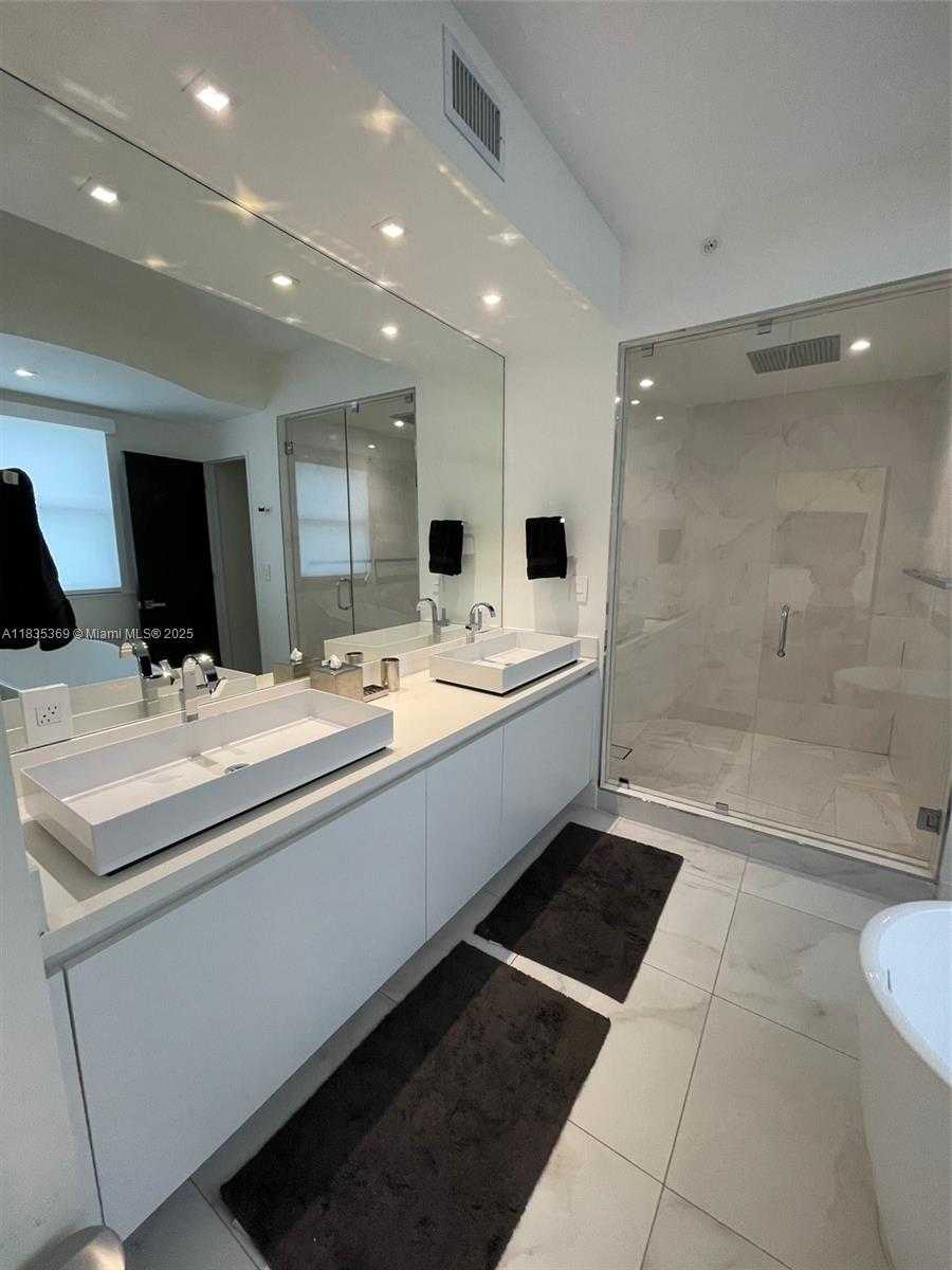 Small Image of 701 CRANDON BLVD #402, Key Biscayne Number 3