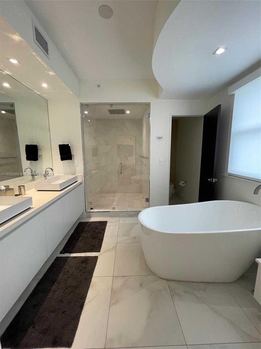 Small Image of 701 CRANDON BLVD #402, Key Biscayne Number 4
