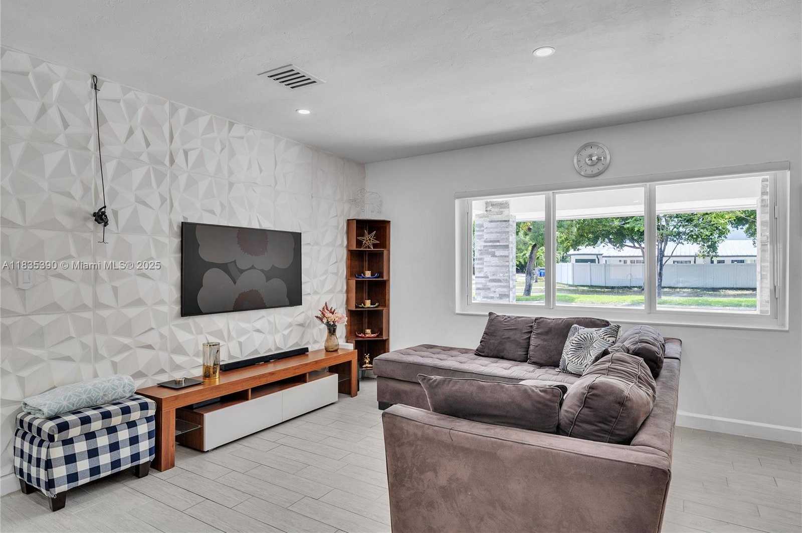 Small Image of 1020 SOUTH WEST 4TH AVE #N/A, Fort Lauderdale Number 3