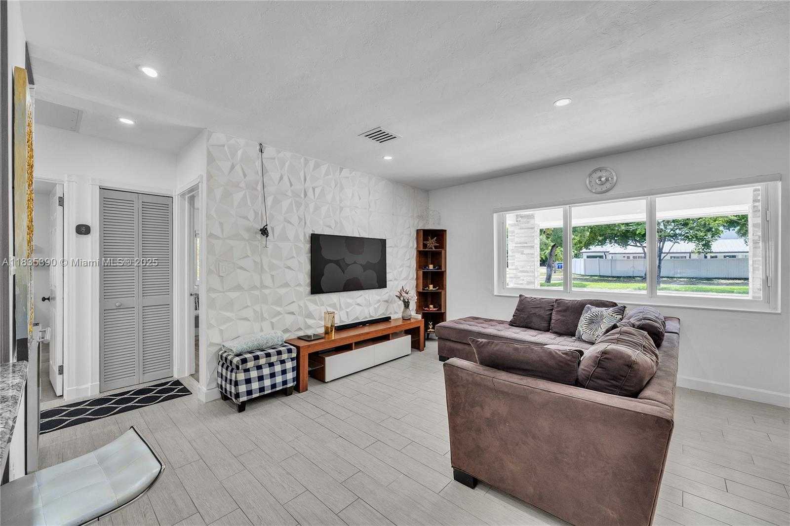 Small Image of 1020 SOUTH WEST 4TH AVE #N/A, Fort Lauderdale Number 5