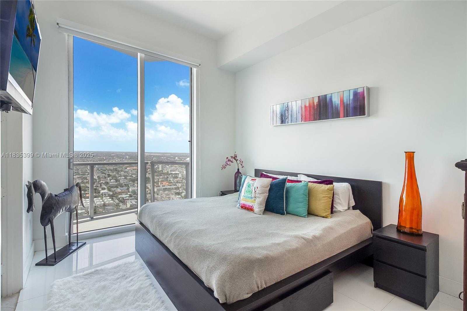 Small Image of 185 SOUTH WEST 7TH ST #4401, Miami Number 10