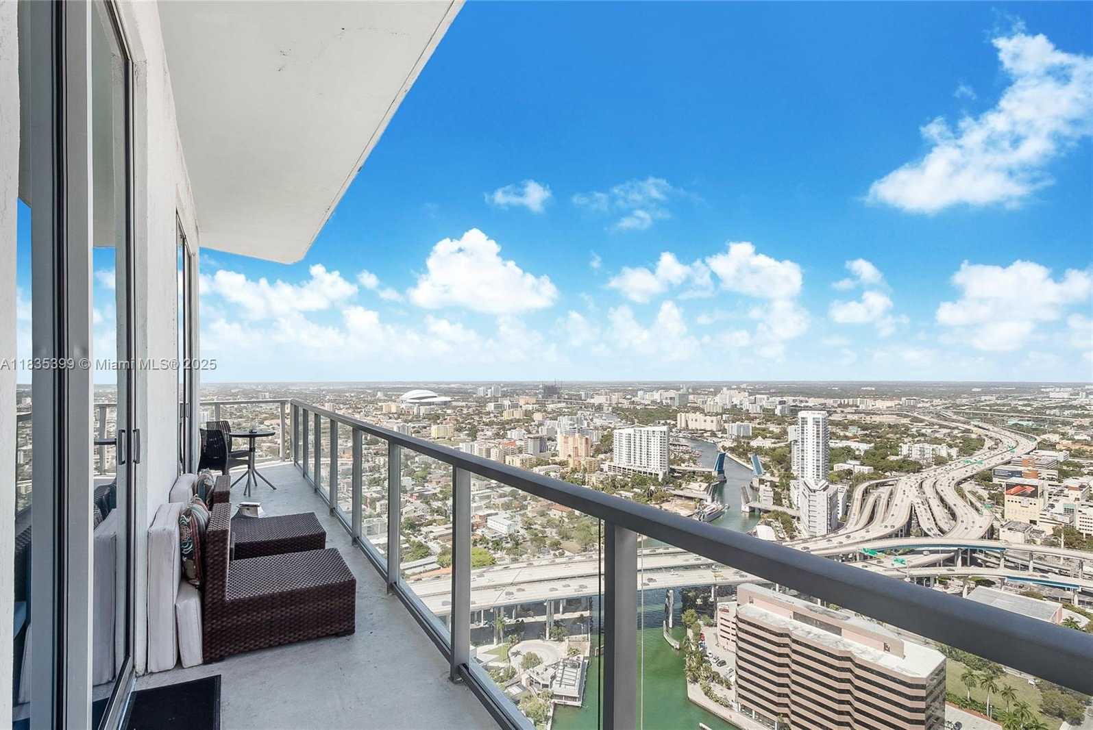 Small Image of 185 SOUTH WEST 7TH ST #4401, Miami Number 4