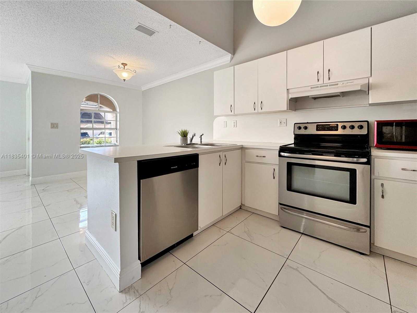 Small Image of 3834 SOUTH WEST 153RD PL #., Miami Number 3