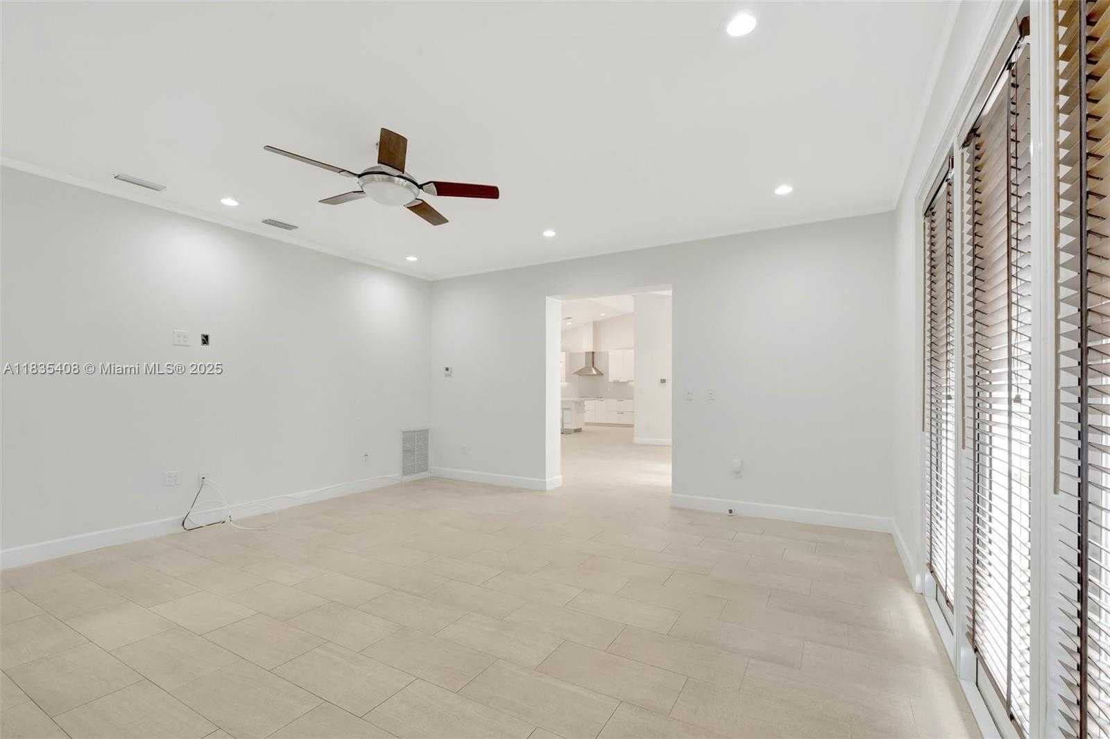 Small Image of 5765 SOUTH WEST 84TH ST, South Miami Number 10