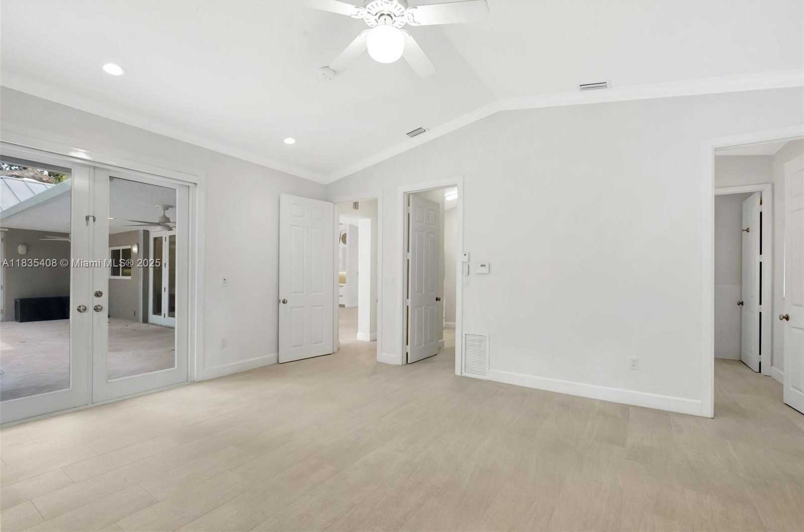 Small Image of 5765 SOUTH WEST 84TH ST, South Miami Number 13