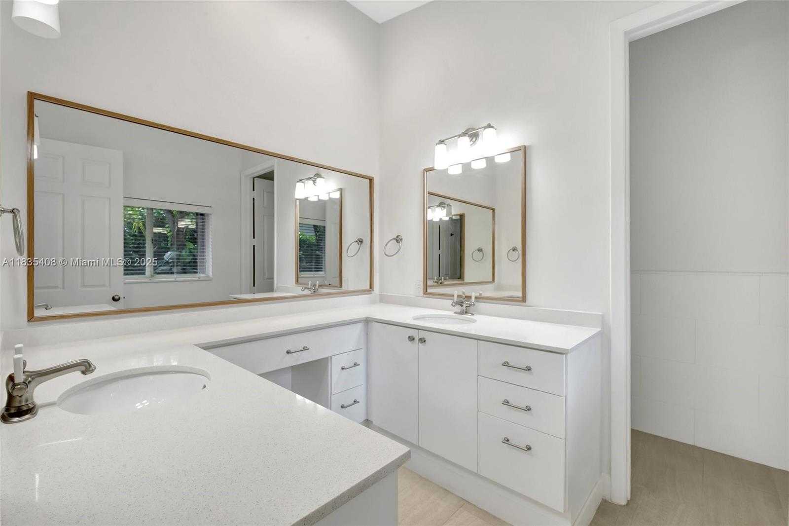 Small Image of 5765 SOUTH WEST 84TH ST, South Miami Number 15