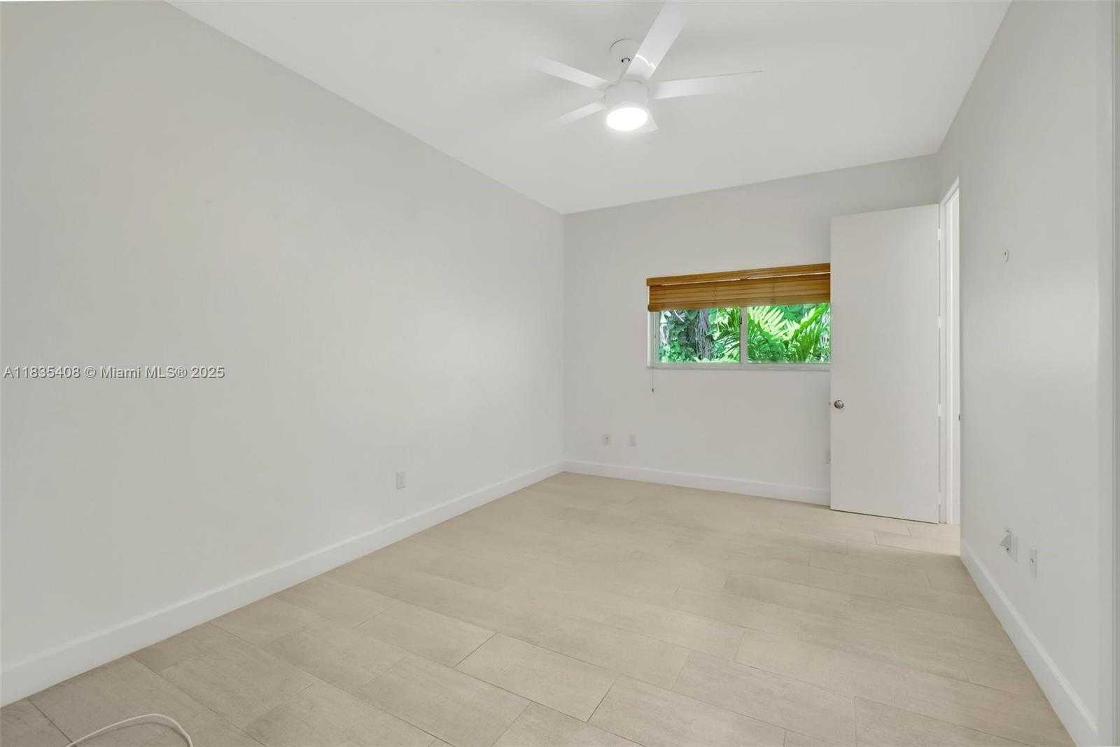 Small Image of 5765 SOUTH WEST 84TH ST, South Miami Number 27