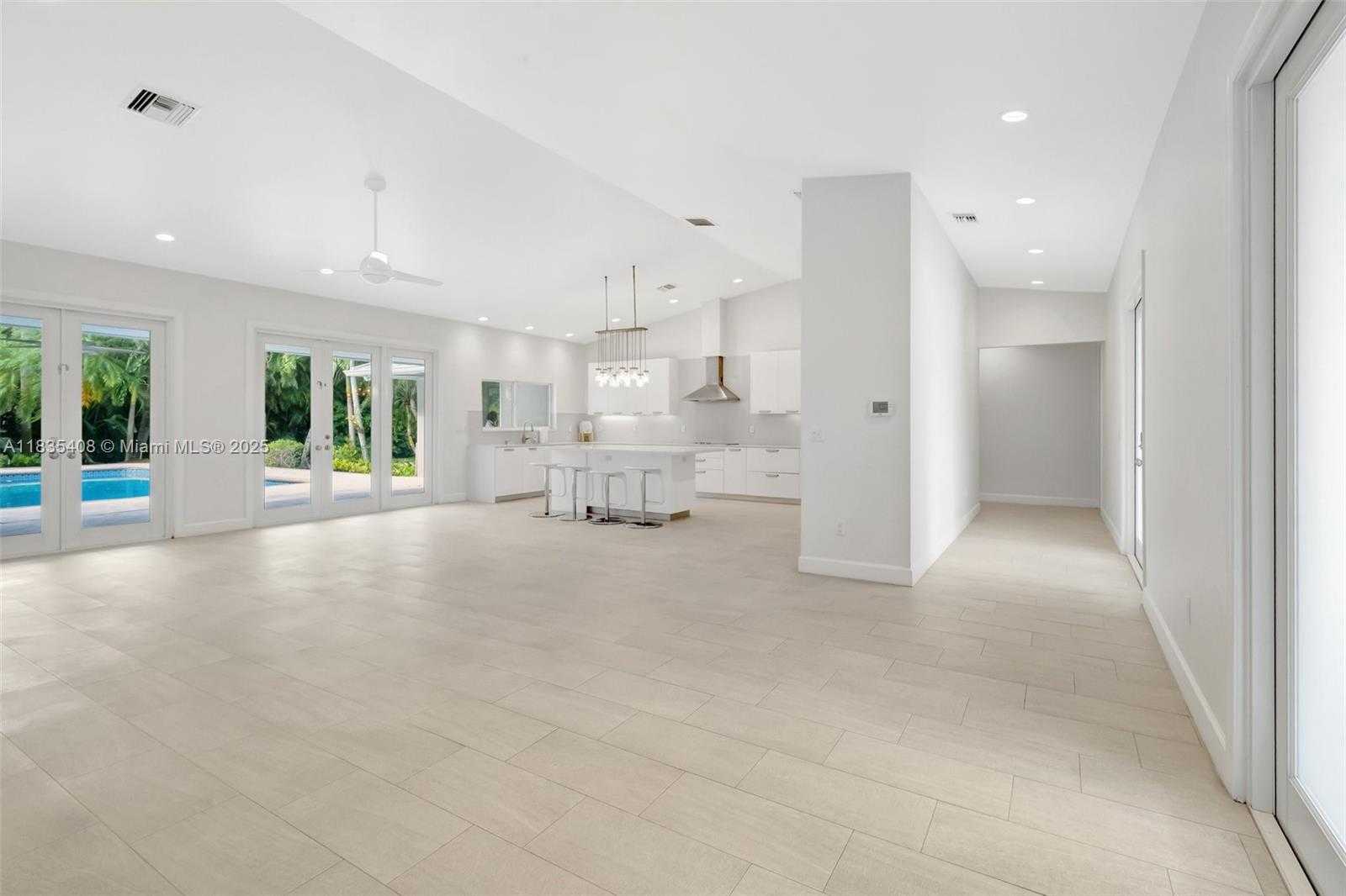 Small Image of 5765 SOUTH WEST 84TH ST, South Miami Number 3
