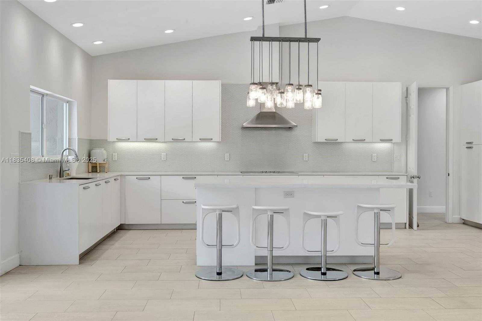 Small Image of 5765 SOUTH WEST 84TH ST, South Miami Number 7