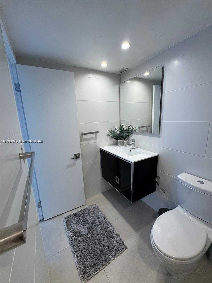 Small Image of 5750 COLLINS AVE #4F, Miami Beach Number 28