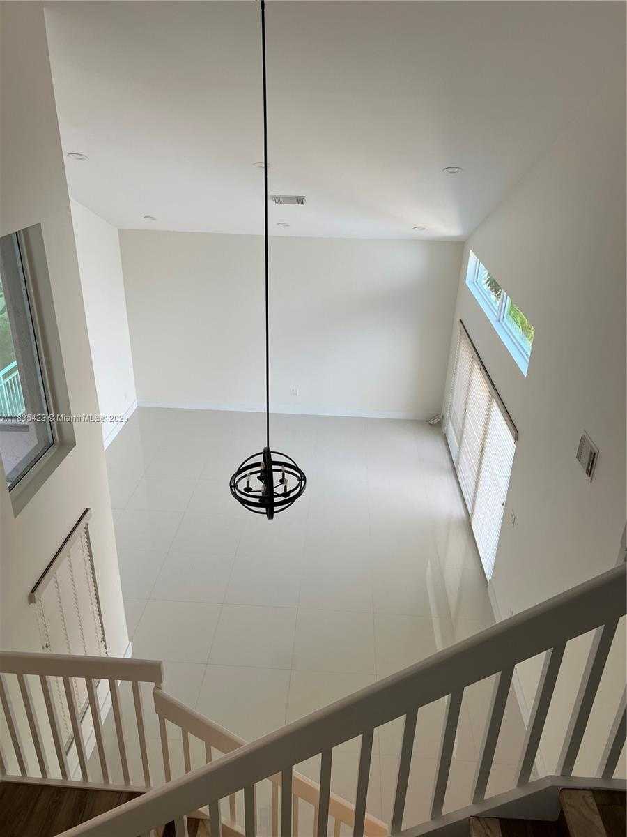 Small Image of 1135 PIN OAK ST, Hollywood Number 10