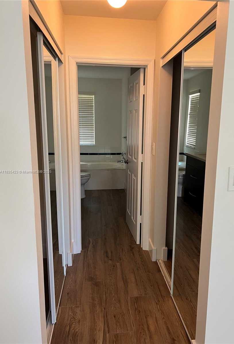 Small Image of 1135 PIN OAK ST, Hollywood Number 11