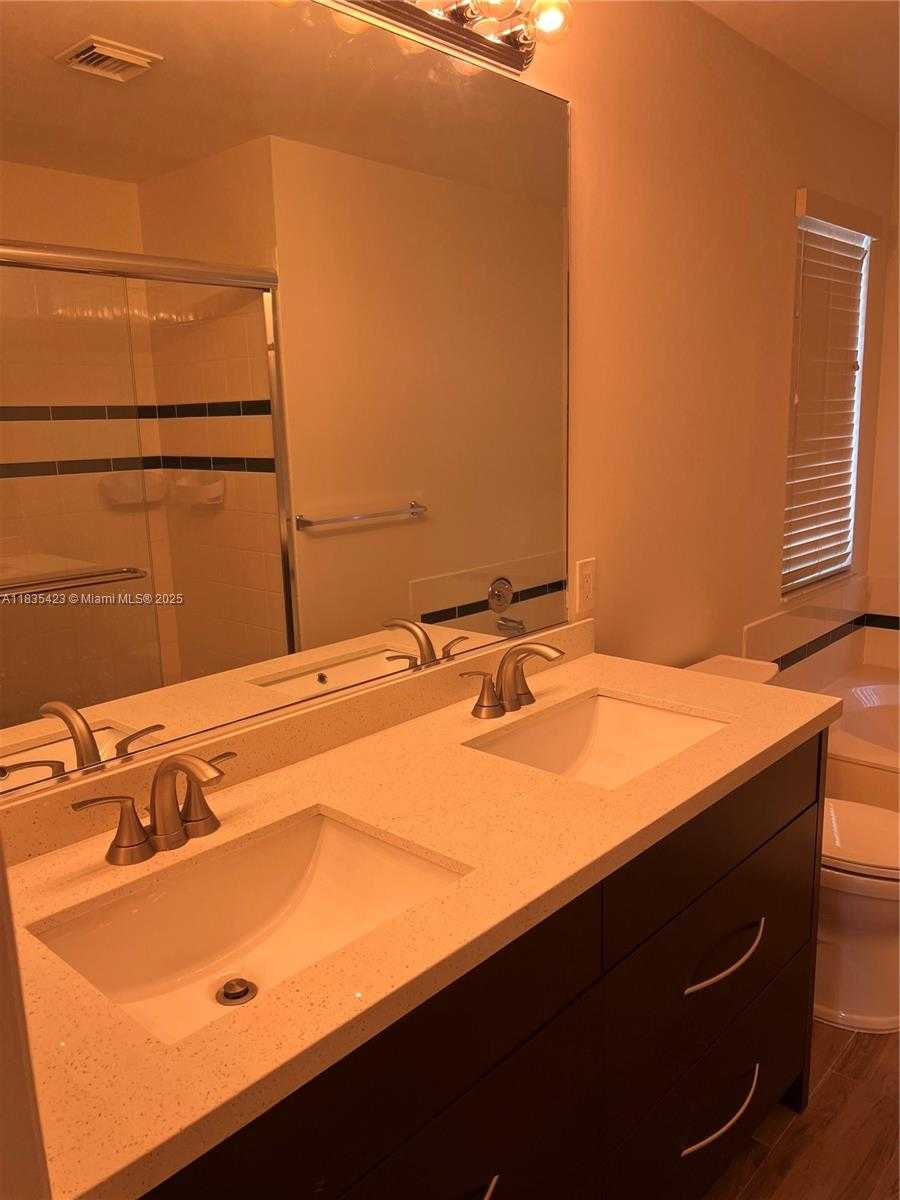 Small Image of 1135 PIN OAK ST, Hollywood Number 14