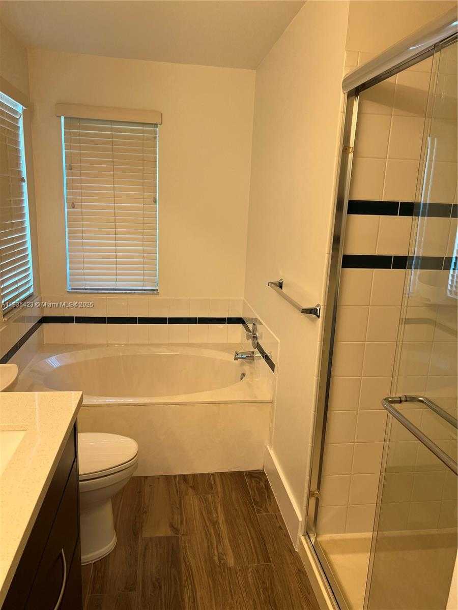 Small Image of 1135 PIN OAK ST, Hollywood Number 15