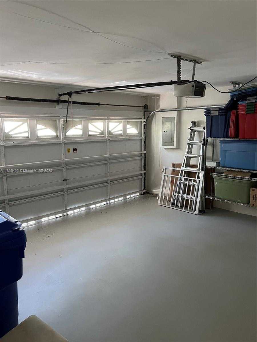 Small Image of 1135 PIN OAK ST, Hollywood Number 17