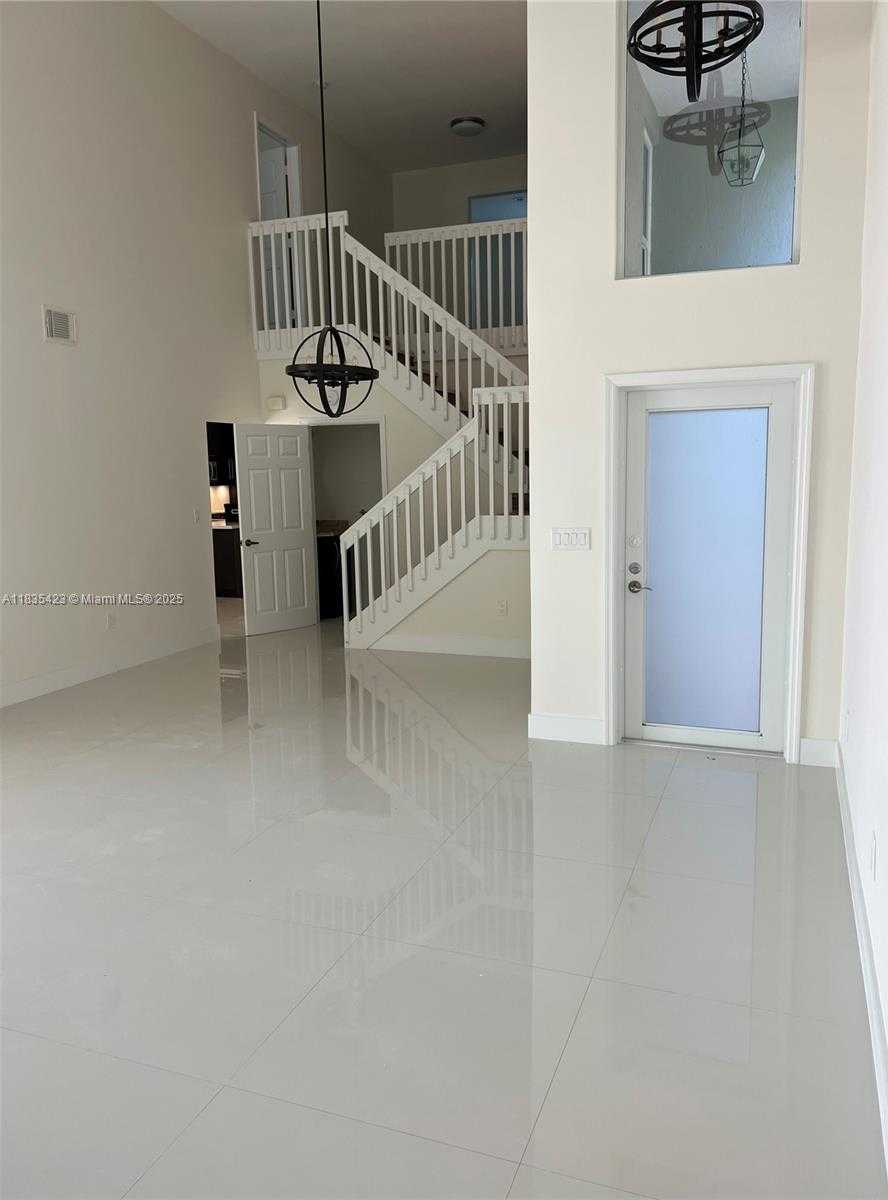 Small Image of 1135 PIN OAK ST, Hollywood Number 5